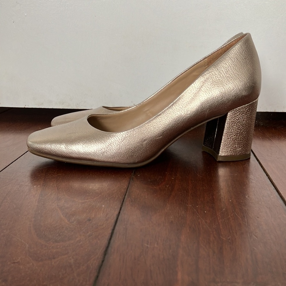 🎉 3/$15 Naturalizer Warner Gold Pump Heels 7.5